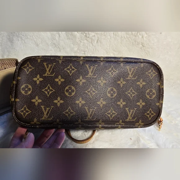 Louis Vuitton Brown Monogram Shoulder Bag - Picture 5 of 14